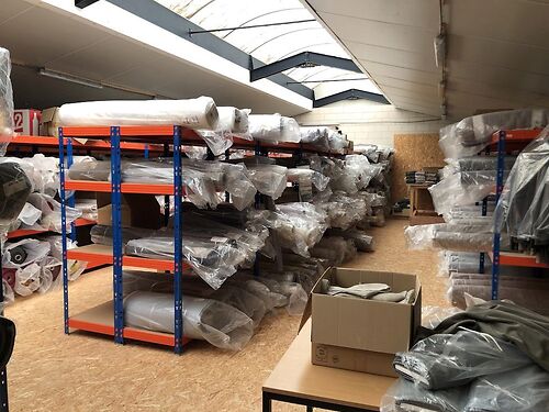 Magazijn met woning en kantoor te koop in industriezone te Lebbeke