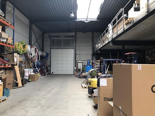 Recent bedrijfsgebouw in industriezone te Deinze