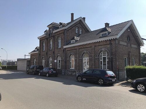 VERHUURD: Gerenoveerde kantoren nabij het centrum te Sint-Denijs-Westrem