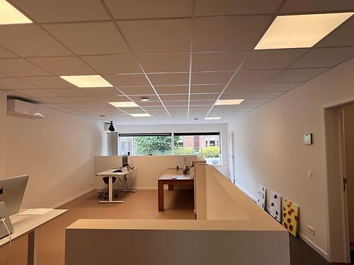 VERHUURD - Pas gerenoveerd kantoor langs de Heerweg-Noord te Zwijnaarde