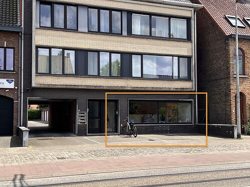 VERHUURD - Pas gerenoveerd kantoor langs de Heerweg-Noord te Zwijnaarde
