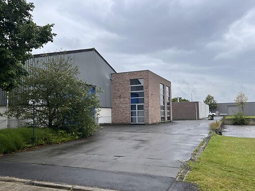 Kantoor met ruimte lichtinval in industriegebied te Zele