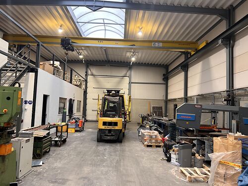 VERHUURD - Recent magazijn met kantoor in industriepark 'De Wallekens' te Laarne