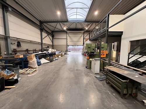 VERHUURD - Recent magazijn met kantoor in industriepark 'De Wallekens' te Laarne