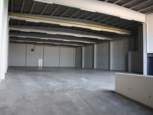 Bedrijfsgebouwen gelegen op de LAR te Menen