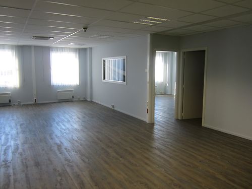Functionele kantoren vlakbij E40 te Drongen