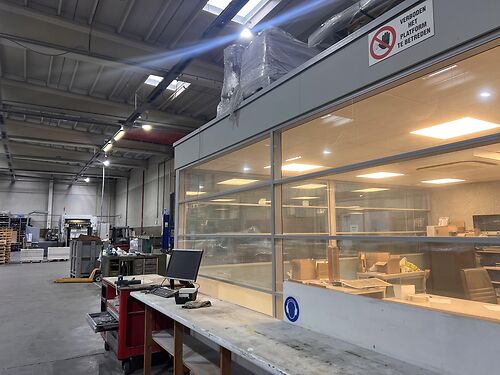 Magazijn (productiehal) met kantoren vlakbij de A10 te Oostende (Brugge)