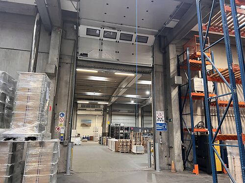 Magazijn (productiehal) met kantoren vlakbij de A10 te Oostende (Brugge)