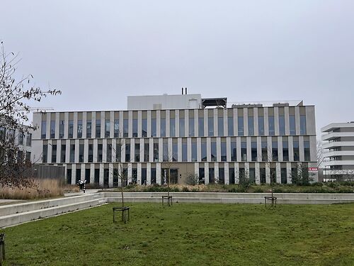 Lichtrijk kantoor net buiten het centrum van Gent