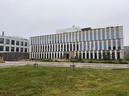 Lichtrijk kantoor net buiten het centrum van Gent