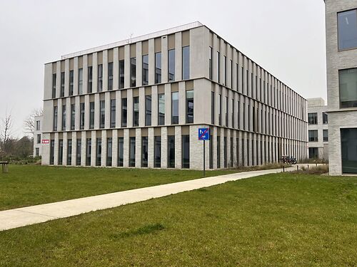 Lichtrijk kantoor net buiten het centrum van Gent