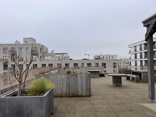 Lichtrijk kantoor net buiten het centrum van Gent