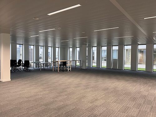 Lichtrijk kantoor net buiten het centrum van Gent