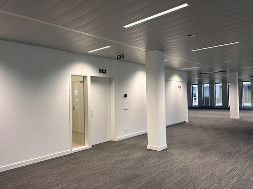 Lichtrijk kantoor net buiten het centrum van Gent