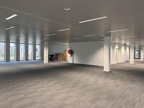 Lichtrijk kantoor net buiten het centrum van Gent