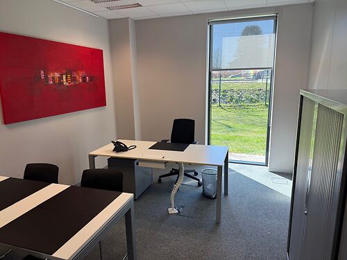Kantoren in modern en rustgevend business-center te Melle, vlakbij de R4, E17 en E40