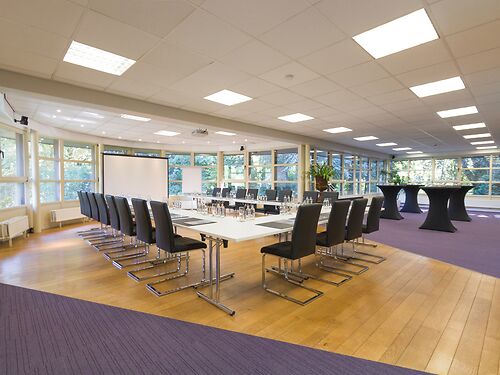 Kantoren in modern en rustgevend business-center te Melle, vlakbij de R4, E17 en E40