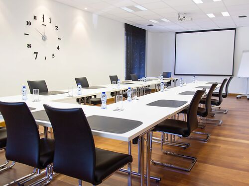 Kantoren in modern en rustgevend business-center te Melle, vlakbij de R4, E17 en E40