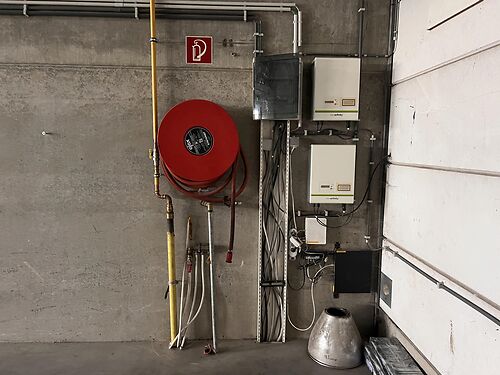 Magazijn met kantoor in "De Nest" te Evergem (Gent)