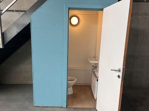 Magazijn met kantoor in "De Nest" te Evergem (Gent)