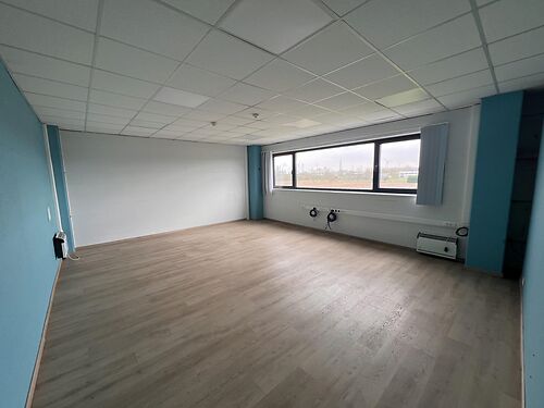 Magazijn met kantoor in "De Nest" te Evergem (Gent)
