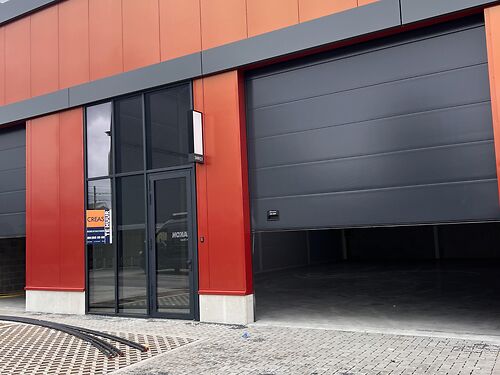 Nieuwbouw KMO unit langsheen E17 te Gentbrugge nabij centrum Gent