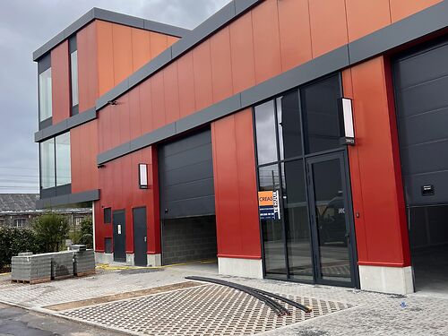 Nieuwbouw KMO unit langsheen E17 te Gentbrugge nabij centrum Gent