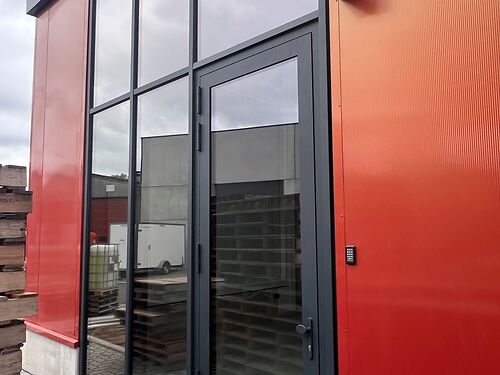 Nieuwbouw KMO unit langsheen E17 te Gentbrugge nabij centrum Gent