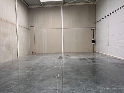 Nieuwbouw KMO unit langsheen E17 te Gentbrugge nabij centrum Gent