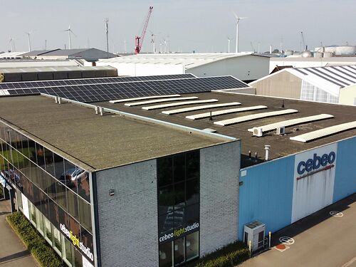 Magazijn met kantoor en showroom in de haven van Gent, met vlotte verbinding via de R4