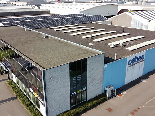 Magazijn met kantoor en showroom in de haven van Gent, met vlotte verbinding via de R4