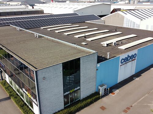 Magazijn met kantoor en showroom in de haven van Gent, met vlotte verbinding via de R4