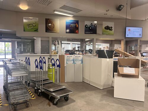 Magazijn met kantoor en showroom in de haven van Gent, met vlotte verbinding via de R4