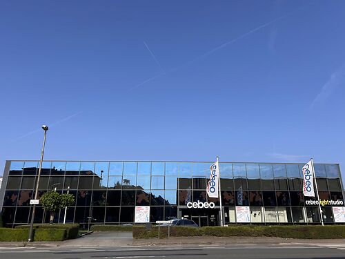Magazijn met kantoor en showroom in de haven van Gent, met vlotte verbinding via de R4