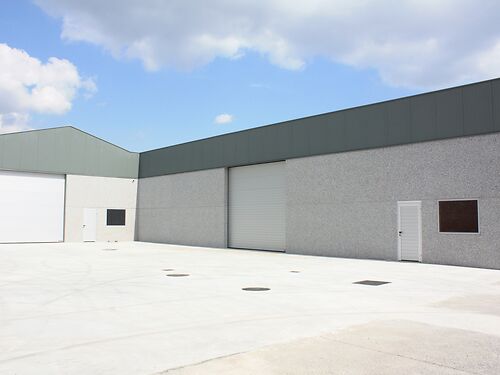 Magazijn vlakbij de R8 te Wevelgem (Kortrijk)