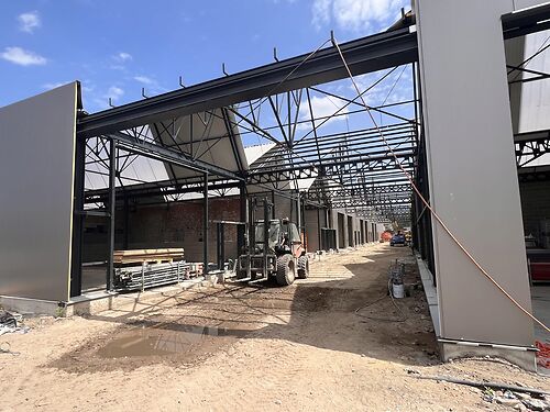 Nieuwbouw KMO-units (in opbouw) in KMO-park 'De Weverij' te Laarne (Kalken)