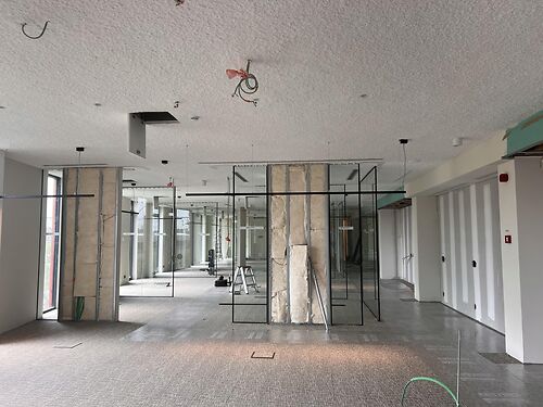 Kantoor op het tweede verdiep langs de E17 te Gentbrugge 