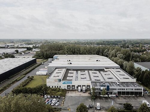 Logistiek magazijn met kantoren op uitstekende locatie te Bornem en met vlotte verbinding naar Antwerpen en Brussel