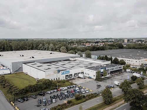 Logistiek magazijn met kantoren op uitstekende locatie te Bornem en met vlotte verbinding naar Antwerpen en Brussel