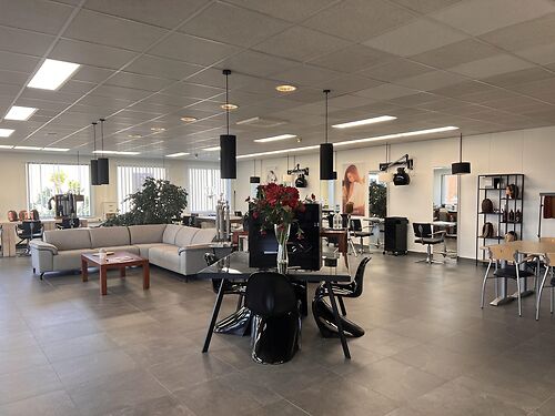 Kantoorgebouw in industriepark te Kuurne, net buiten de ring van Kortrijk