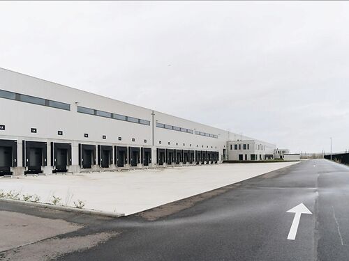 Logistieke magazijnen met kantoor te Zeebrugge