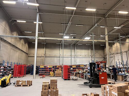 Magazijn in industriezone De Prijkels te Deinze, vlakbij de E17