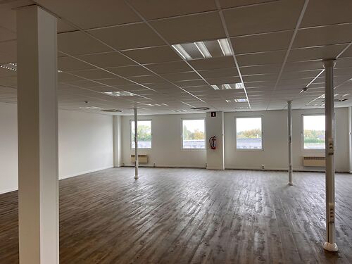 Functionele en budgetvriendelijke kantoren aan E40 te Drongen