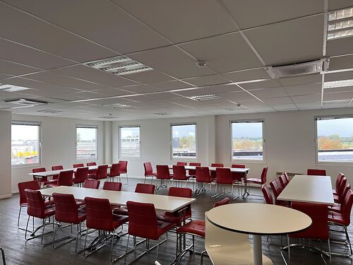 Functionele en budgetvriendelijke kantoren aan E40 te Drongen