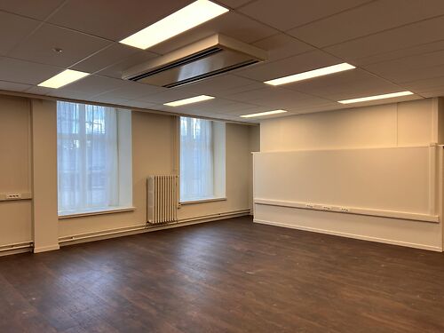Lichtrijk kantoor vlakbij de Gentse haven en met vlotte verbinding via de R4 te Gent