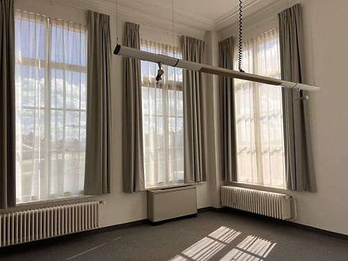 Lichtrijk kantoor vlakbij de Gentse haven en met vlotte verbinding via de R4 te Gent