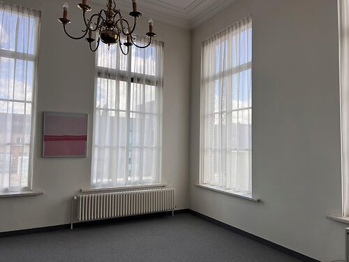 Lichtrijk kantoor vlakbij de Gentse haven en met vlotte verbinding via de R4 te Gent