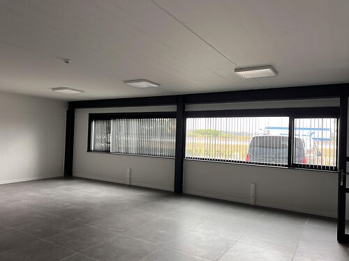 Kantoorruimtes vlakbij de R4 te Assenede