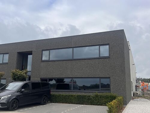 Kantoorruimtes vlakbij de R4 te Assenede