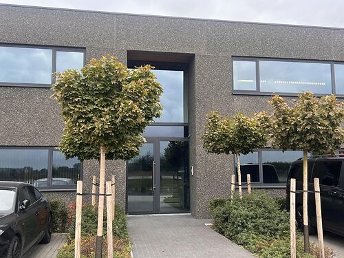 Kantoorruimtes vlakbij de R4 te Assenede